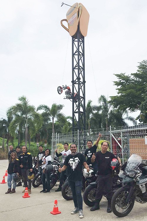 triumphparkingpeople3